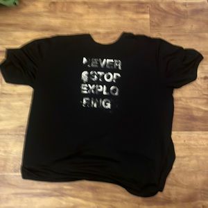 Black north face shirt